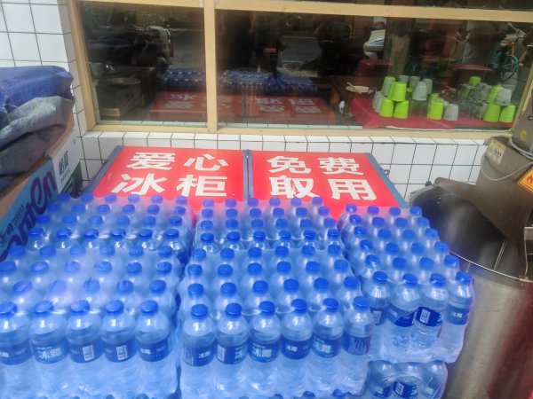 大牛网 成都爱心冰柜满月记：超过800个站点为户外劳动者供水